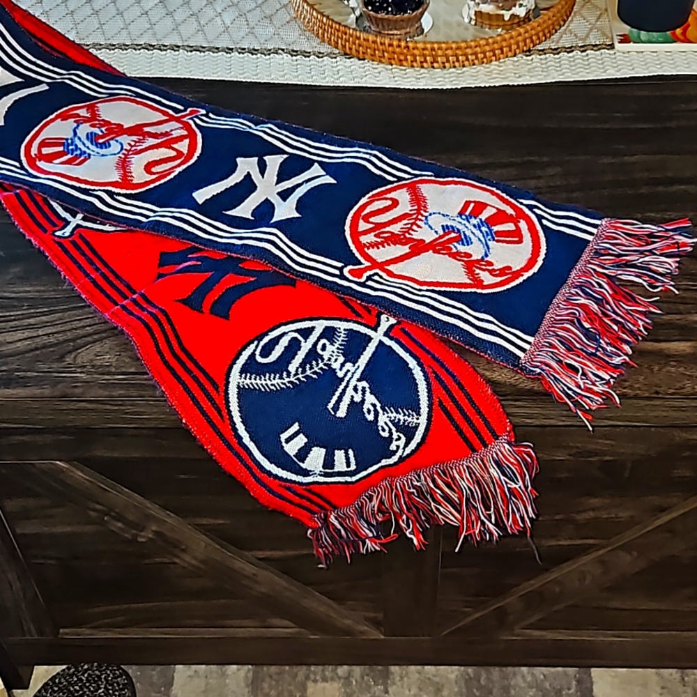 EUC 2 NY Giants and 1 NY Yankees scarves.